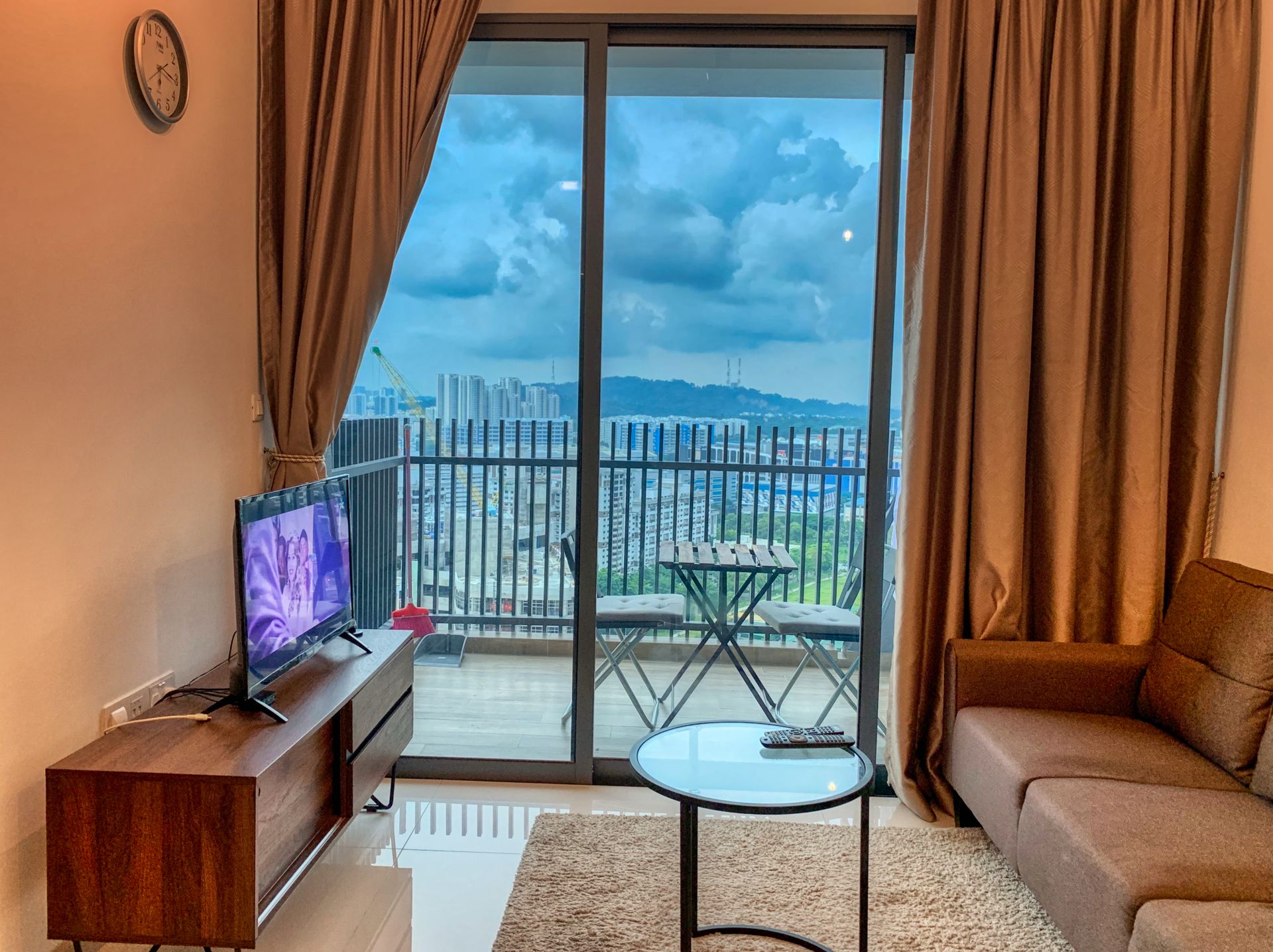 1BR JGATEWAY