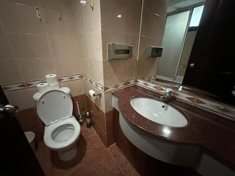 3br condo for rent - bathroom
